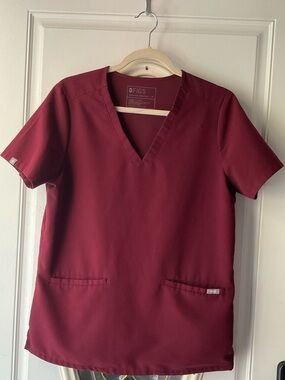 Figs Women's V-Neck Scrub Top in Burgundy